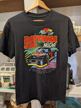 NASCAR Daytona 500 Colorful Graphic Racecar T-shirt Size Medium